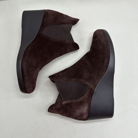 Crocs Leigh Wedge Chelsea Boots Brown Suede Leather Ankle Booties Women 7 US - Picture 9 of 16